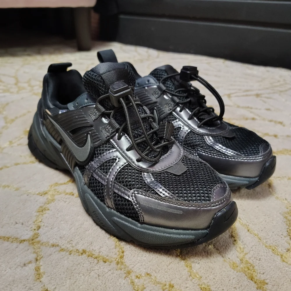 Nike Women's V2K Run Shoes Black